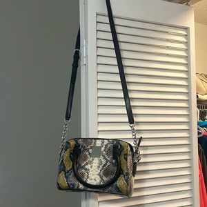 Women bag  in very good condition as new.
